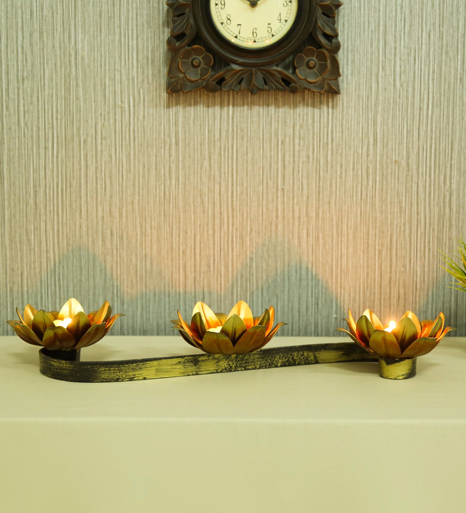 Gold Iron 3-Vinca Tea Light Holder