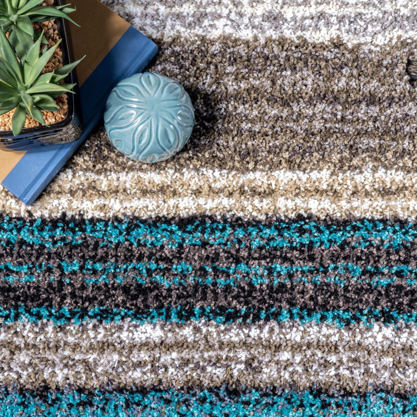 Striped Elegance Area Rug - Rugs at Nestern